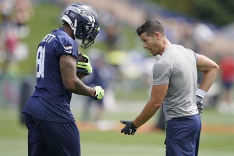 Departing QBs coach Dave Canales ‘humbled’ by his time with Seahawks ...