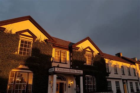 The Londonderry Arms Hotel Wedding Venue Moyvalley, Kildare | hitched.ie