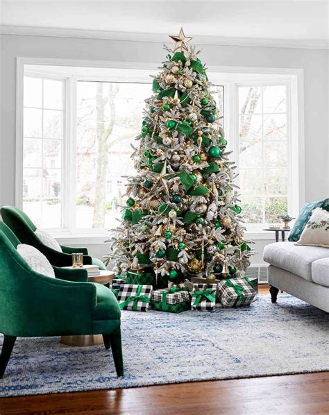 7 Christmas Color Trends That Will Be Huge in 2022