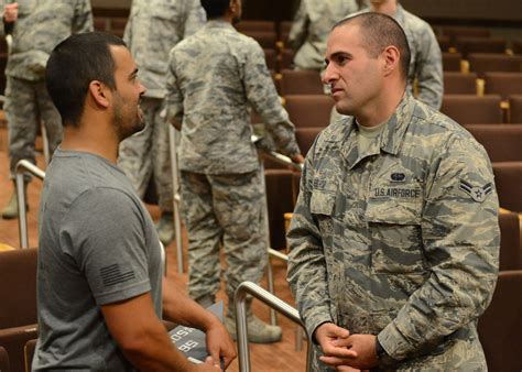 Former Navy SEAL motivates Airmen with faith and experiences > Luke Air Force Base > Article Display