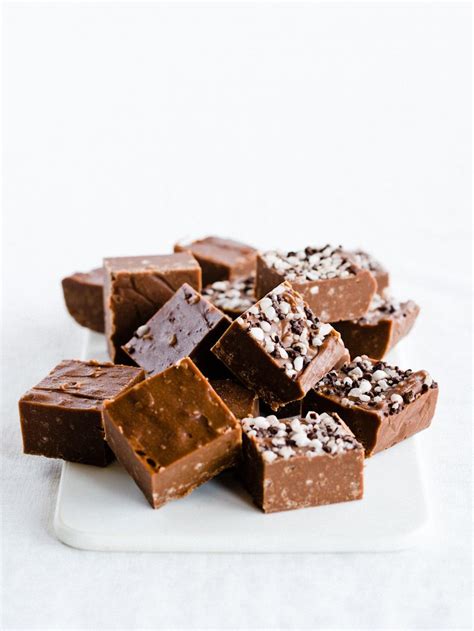 DIY chocolate condensed milk candy crumb fudge #fudge #recipe Fudge Recipes, Candy Recipes ...