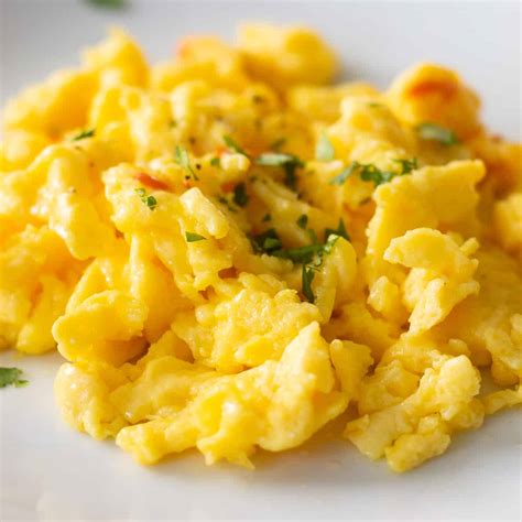 How to Make Fluffy Scrambled Eggs | Edible Times