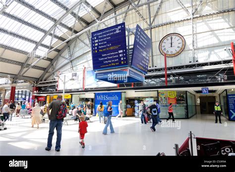 Liverpool lime street station hi-res stock photography and images - Alamy