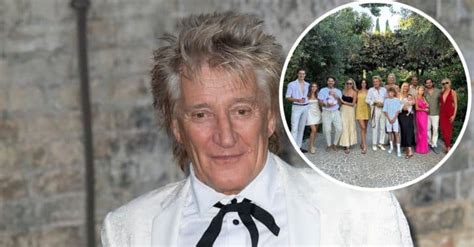 Rod Stewart Joined By His Kids Ages 12 To 43 In Rare Family Photo ...