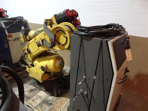 Used FANUC R2000iB/165F 6 AXIS CNC ROBOT W/ 30iA CONTROL for Sale i...