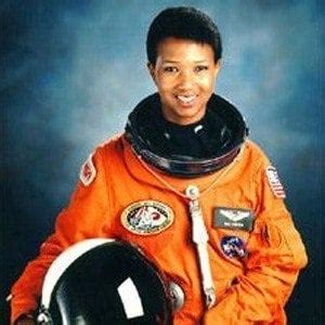 Mae Jemison - Age, Family, Bio | Famous Birthdays