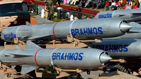 India fires three officers for firing missiles at Pakistan – Archyde