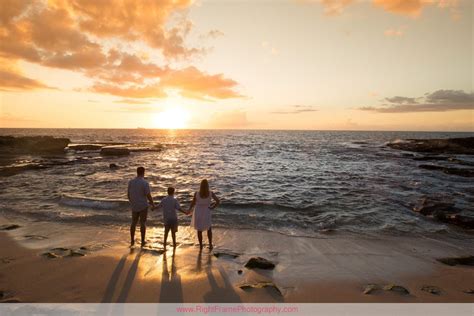 Oahu Family Beach Photos | Diane by RIGHT FRAME PHOTOGRAPHY