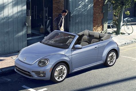 Volkswagen Beetle Convertible 2024 - Pier Corrina