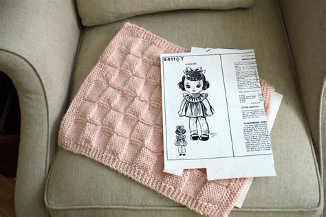 sew grown: knitted doll blanket