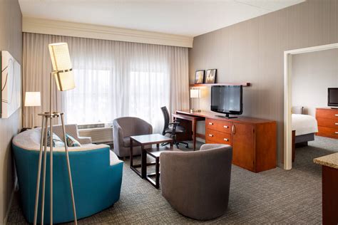 Courtyard Providence Downtown Hotel- Guest Rooms and Suites in ...