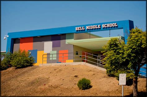 /SchoolSiteImages/Bell_MS_Front_May_2018.jpg