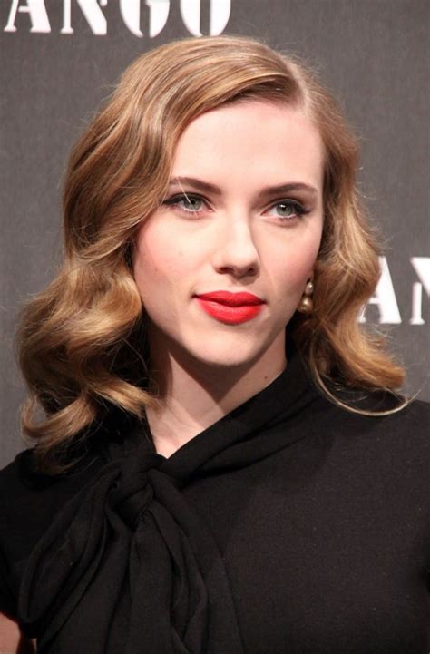 Celebrity Scarlett Johansson - hair changes, photos, video