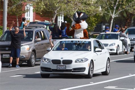 PHOTOS: Ysabel Barnett Elementary teachers parade for their students | Valley News