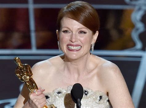 Julianne Moore win at the Oscars 2015 - Oscar 2015 Highlights In Pictures - Smooth