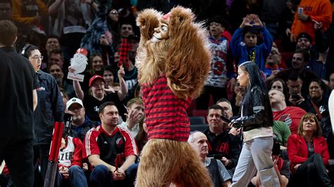 Portland Blazers fans react to new Bigfoot mascot, Douglas Fur | kgw.com