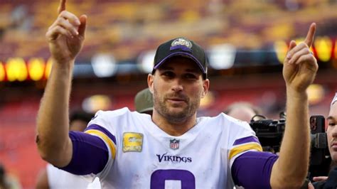 Kirk Cousins chain celebration: How the Vikings QB's shirtless plane ...