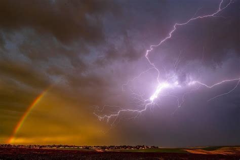 Rainbow meets lightning during Idaho storm -- Earth Changes -- Sott.net