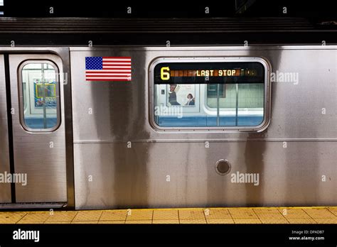 New York subway train waits at the last stop station Stock Photo - Alamy