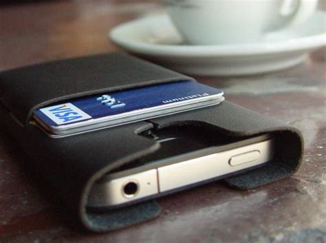 Handmade iPhone 4 Leather Case Integrated Credit Card Holder | Gadgetsin