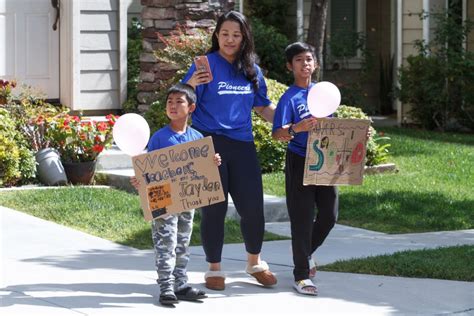 PHOTOS: Ysabel Barnett Elementary teachers parade for their students | Valley News