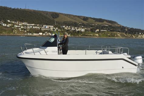 Center console catamaran - Cheetah Marine - outboard / twin-engine / sport-fishing