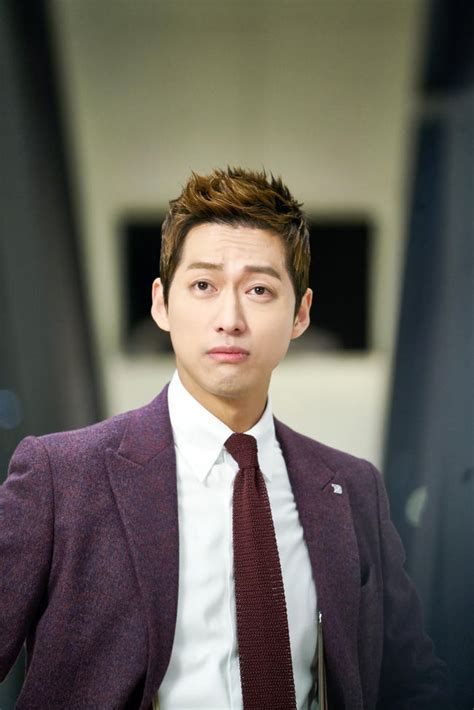 [Herald Interview] How Namgoong Min became the office eccentric in ...