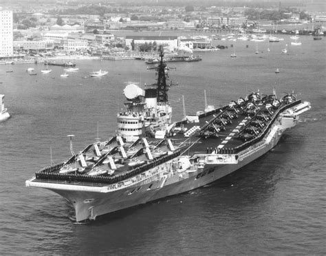 Illustrious-class aircraft carrier HMS Victorious (R38).[3000x2357] : r/WarshipPorn