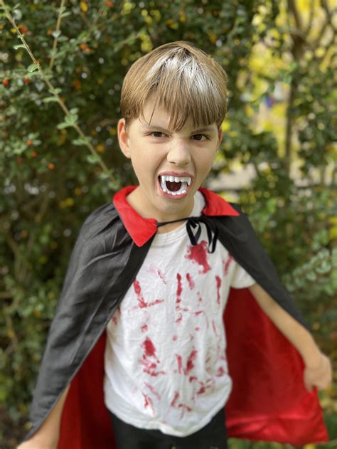 DIY Kids Halloween vampire cape — apple franca