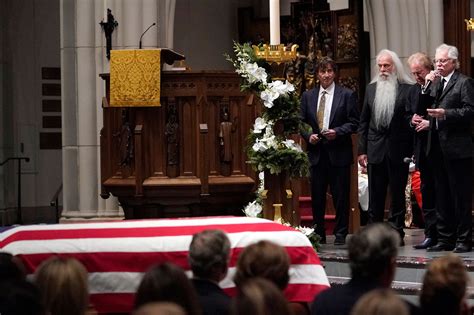 Pres. George HW Bush buried at presidential library in College Station ...