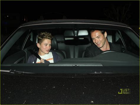 Jude Law: Out to Dinner with Rafferty!: Photo 2533649 | Celebrity ...