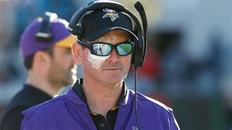 Vikings coach Mike Zimmer has now undergone eight surgeries on his eye ...