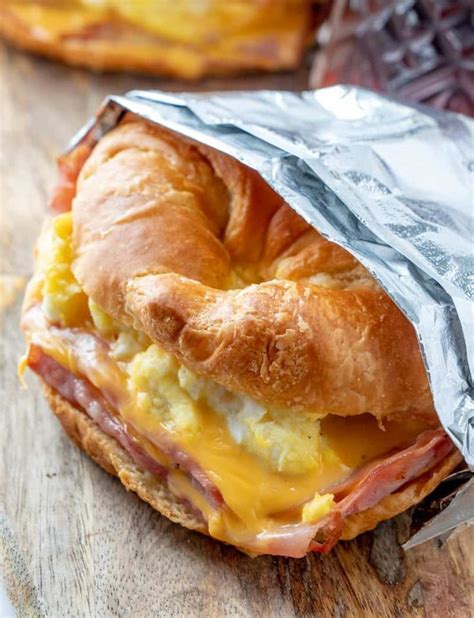 Easy Croissant Breakfast Sandwiches - Recipes to Cook - #Breakfast # ...