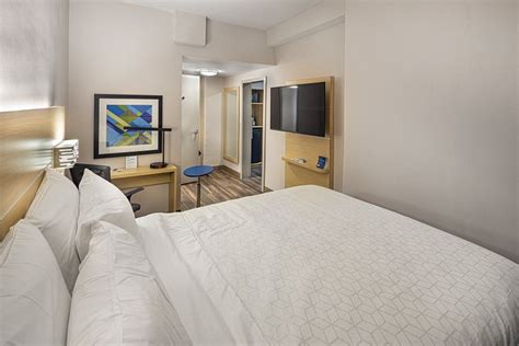 HOLIDAY INN EXPRESS & SUITES ATLANTA DOWNTOWN, AN IHG HOTEL $154 ($̶1̶7̶1̶) - Updated 2023 ...