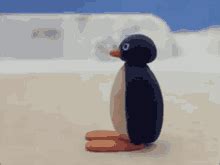 Pingu Runs Away Gif - Jagodooowa