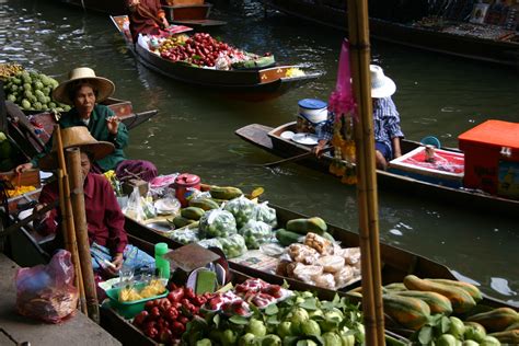 The Damnoen Saduak Floating Market | Places ive been, Places, Floating