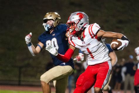 No. 1 Saraland trails early, then knocks out Briarwood 51-14 with big plays - Call News