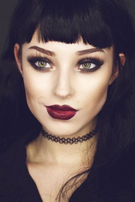 Bold Grunge Look #gothmakeup For those true fans of the 90s makeup ...