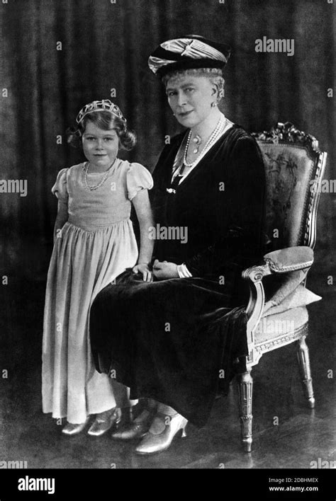 Queen and princess elizabeth Black and White Stock Photos & Images - Alamy