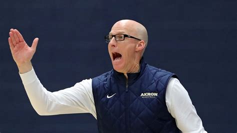 Akron's John Groce to coach vs. brother Travis Steele at Miami of Ohio