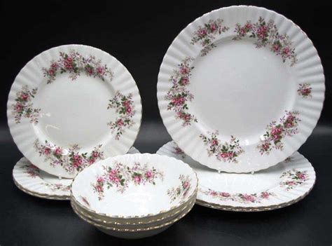 Royal Albert 'Lavender Rose' Dinner Set - 9 Pieces - Royal Albert - Ceramics