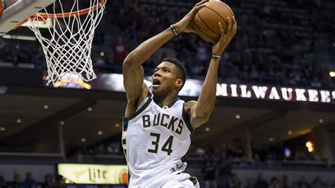 Freaksgiving: Giannis Antetokounmpo is now a point guard, a center and ...