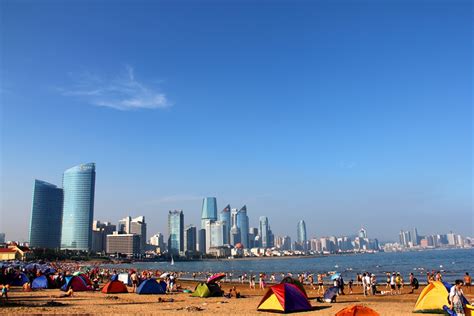 Qingdao attracts tourists with bathing beaches - China.org.cn