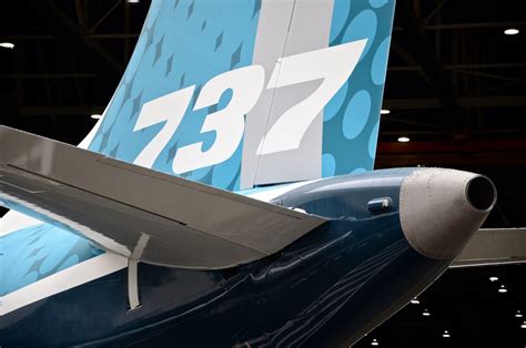 horizontal stabilizer - Why do many aircraft have both all-moving tailplanes and elevators ...