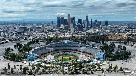 No, Dodger Stadium didn't flood. That's just a reflection - Los Angeles ...