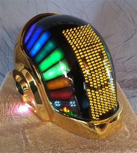 Pin by Ryan Ginter on Combat Artificer | Daft punk helmet, Gold chrome ...