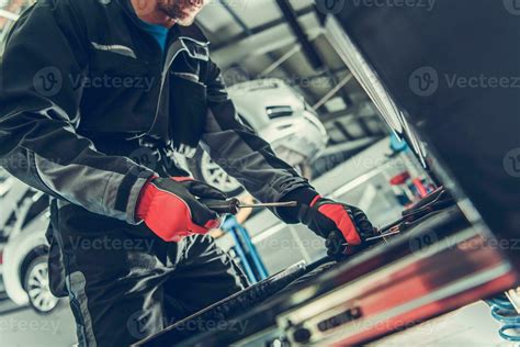 Car Mechanic Tool Box 24626013 Stock Photo at Vecteezy