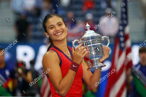 Emma Raducanu Celebrates Victory Trophy Editorial Stock Photo - Stock ...