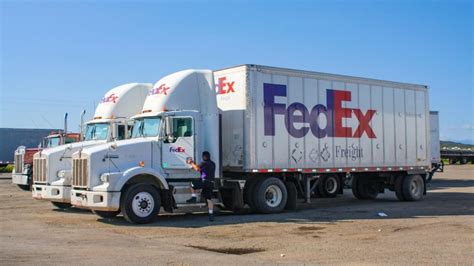 FedEx Freight trims trucking network as LTL shipments drop 18% | Journal of Commerce