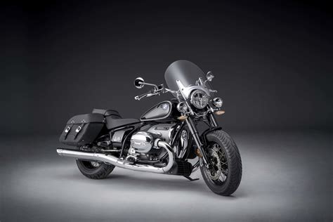 BMW R18 Classic Debuts with Subtle Differences - Asphalt & Rubber